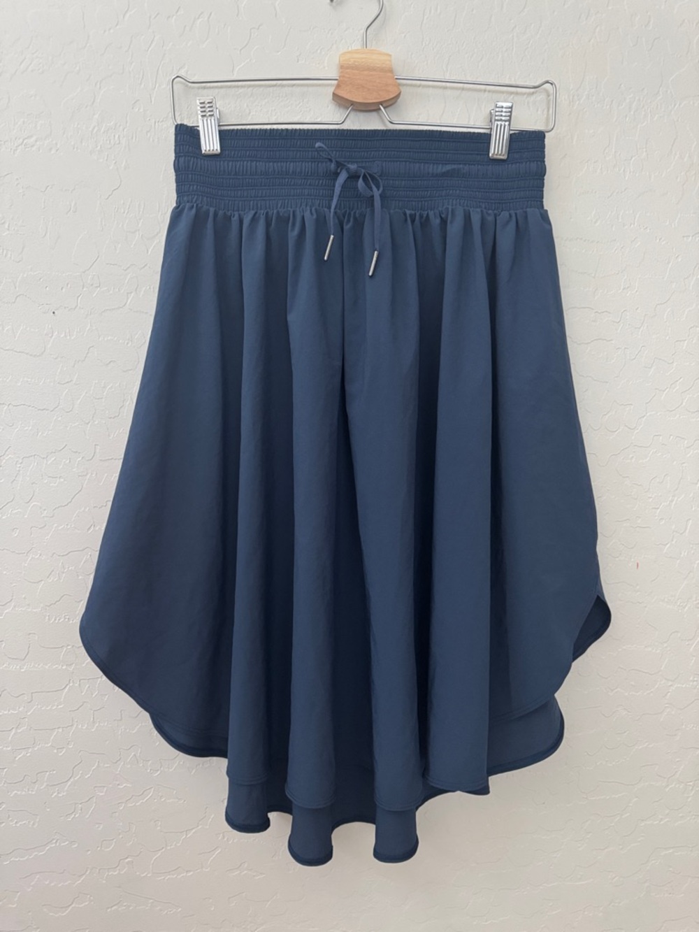 lululemon athletica Navy High-Low Skirt size 8